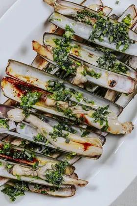 Couteaux grillés, persillade