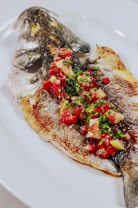 Poisson entier grillé
